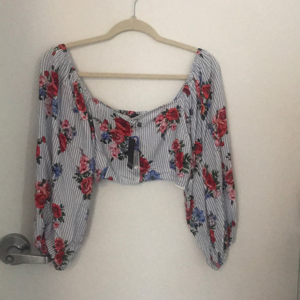 NWT! F21 Cropped floral long sleeve top size M